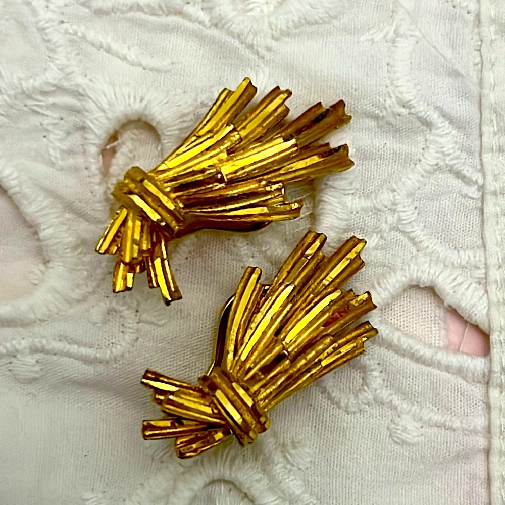 Vintage BSK Gold Tone Wheat Bundle Stalks Clip On Earrings